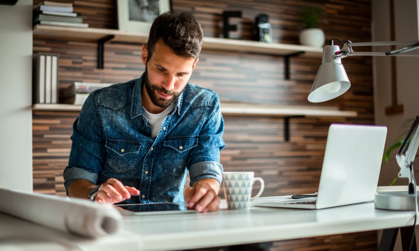 Best Ways to Invest in Stocks & ETFs in 2025: Beginner’s Guide